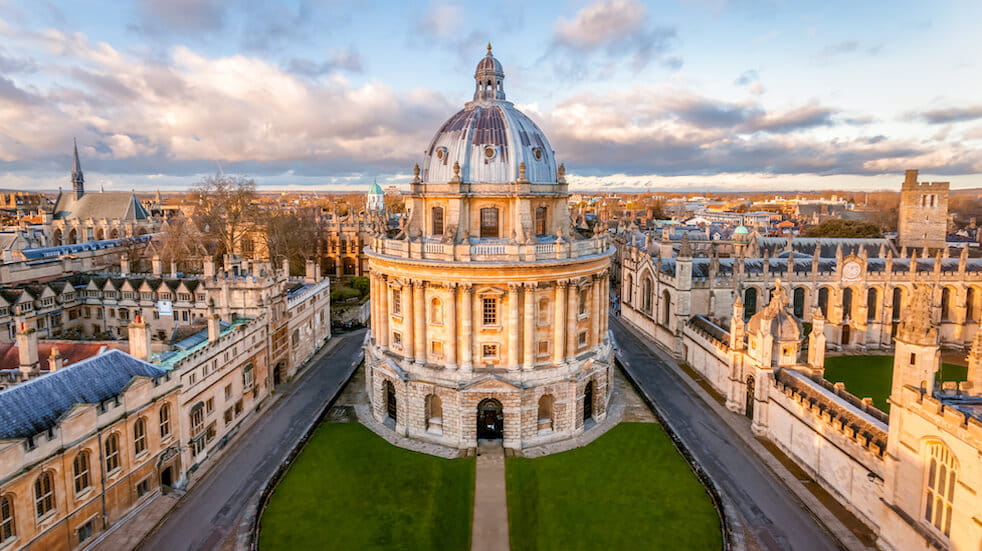 Free walking tours: learn about Oxford's literary chops